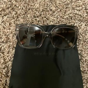 Burberry sunglasses 😍